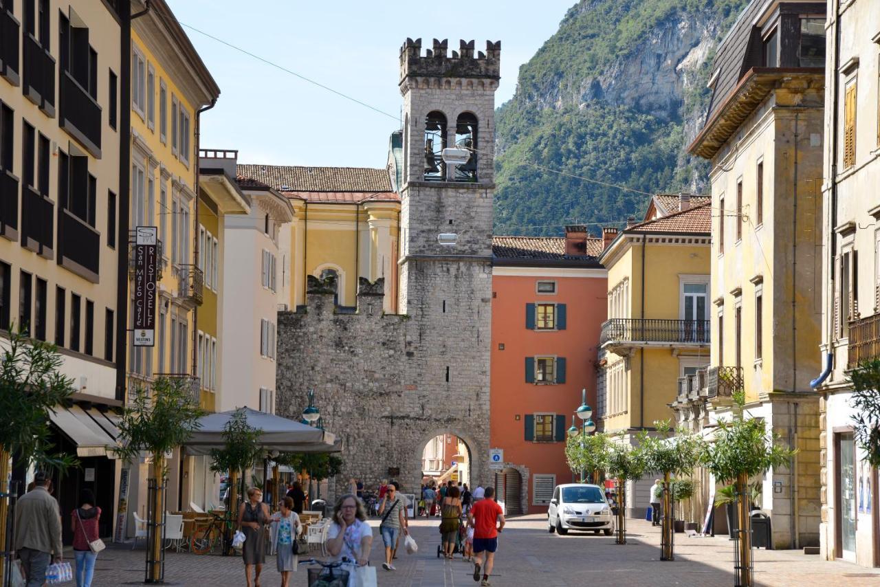 Gardainn Martini Riva del Garda Bagian luar foto